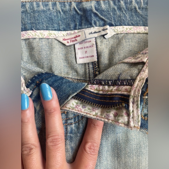 Vintage Abercrombie & Fitch Denim Mini Skirt - Size 2 - Picture 4 of 5